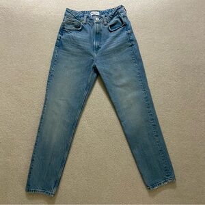 Zara Mom Fit Comfort Jeans size 4 
High waisted